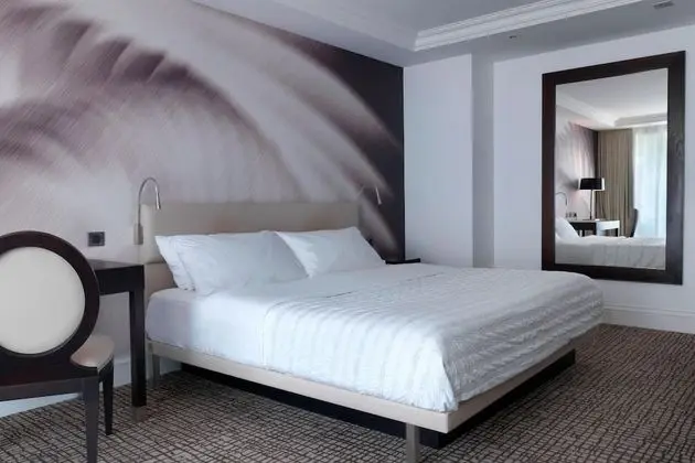 Deluxe Oda, 1 En Büyük (King) Boy Yatak, Balkon, Kısmi Deniz Manzaralı