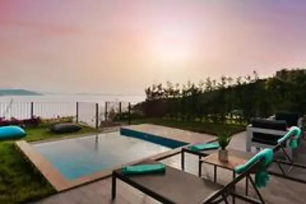 Family Villa with Garden Jacuzzi