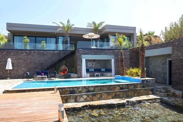 Secluded Bay Presidential Villa Custom Oda