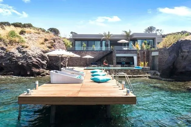 Secluded Bay Presidential Villa Custom Oda