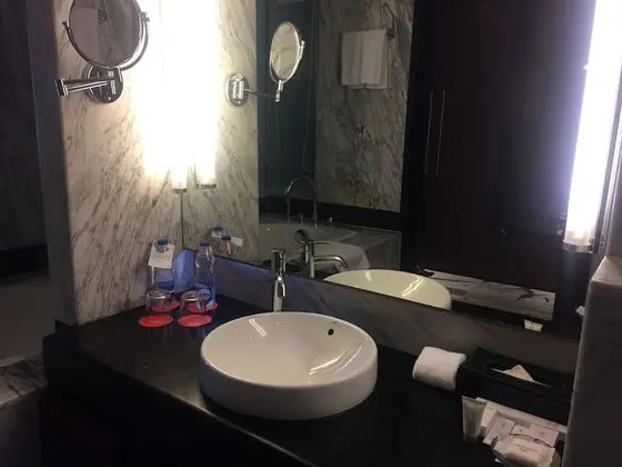Oda, 1 En Büyük (King) Boy Yatak, Şehir Manzaralı, Köşe