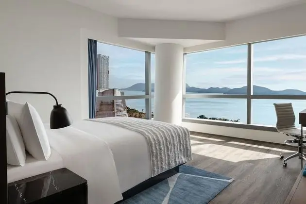 Guest room, 1 King bed, Oceanfront view