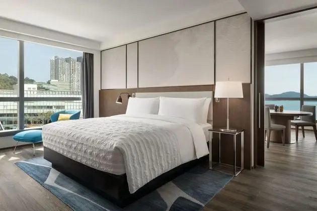Suite, 1 King bed, Oceanfront view