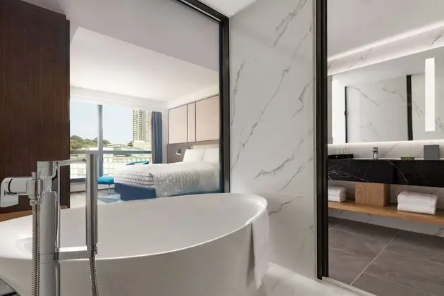 Suite, 1 King bed, Oceanfront view
