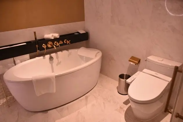 Oda, 2 Büyük (Queen) Boy Yatak, Şehir Manzaralı