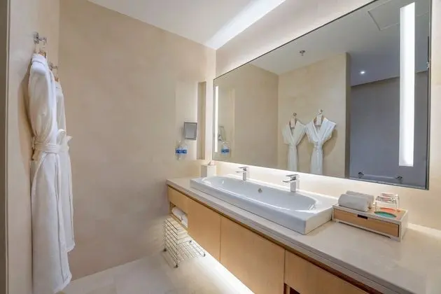 Club Oda, 1 En Büyük (King) Boy Yatak, Şehir Manzaralı