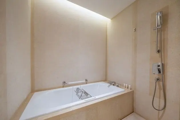 Club Oda, 1 En Büyük (King) Boy Yatak, Şehir Manzaralı