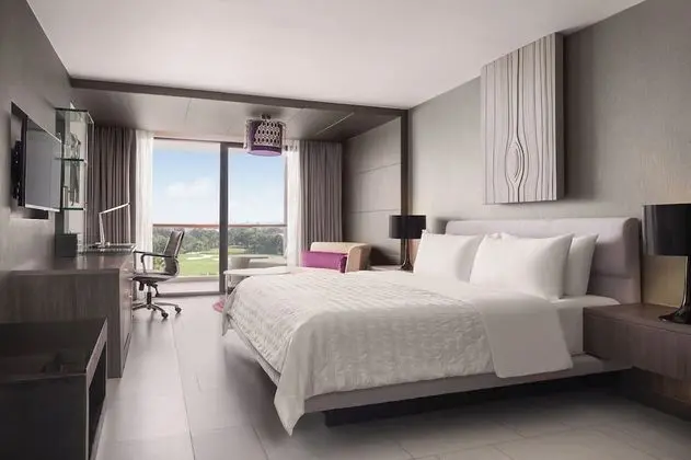 Grand Oda, 1 En Büyük (King) Boy Yatak, Balkon, Golf Manzaralı