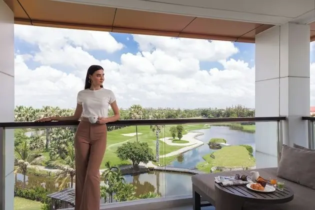 Grand Oda, 1 En Büyük (King) Boy Yatak, Balkon, Golf Manzaralı