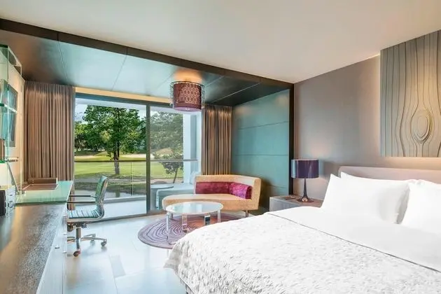 Grand Oda, 1 En Büyük (King) Boy Yatak, Balkon, Golf Manzaralı (Club Lounge Access)