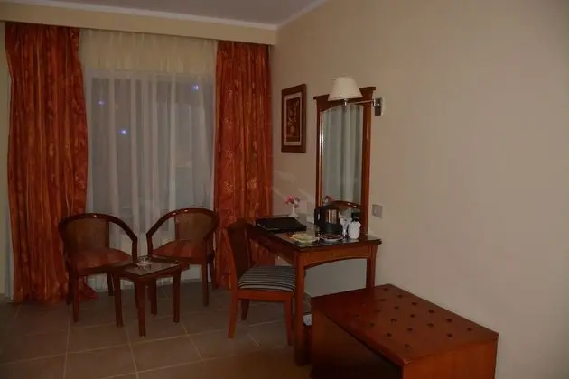Deluxe Üç Kişilik Oda, Havuz Manzaralı (With Extra Bed)