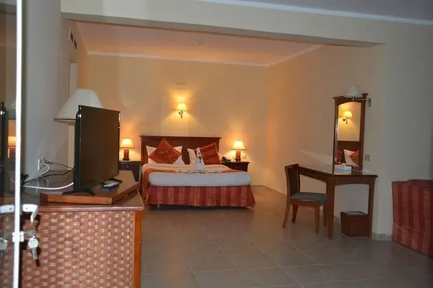 Deluxe Üç Kişilik Oda, Havuz Manzaralı (With Extra Bed)