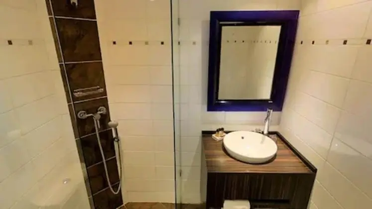 Comfort Tek Büyük Yataklı Oda