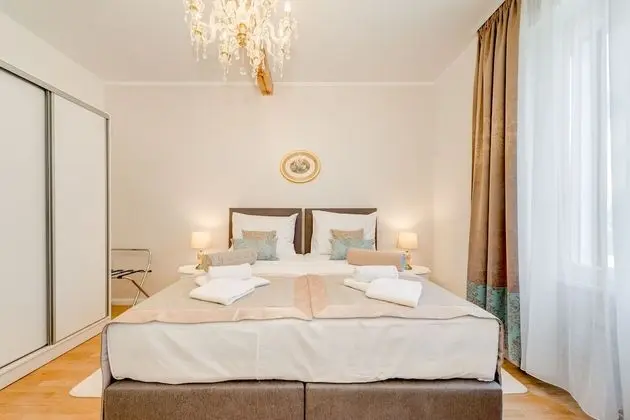 Premier Tek Büyük Yataklı Oda, Avlu Manzaralı