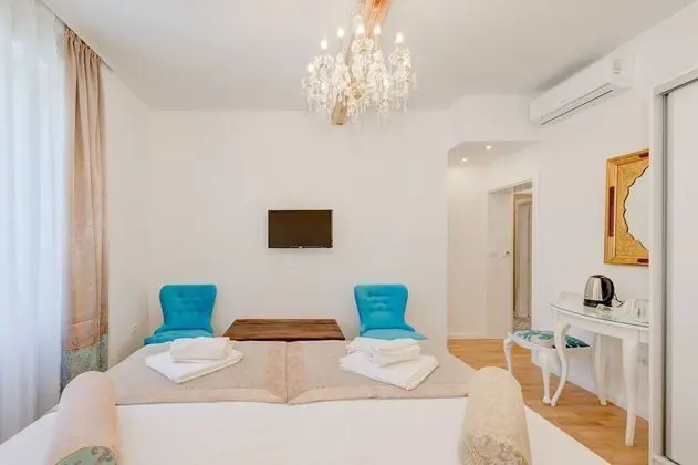 Premier Tek Büyük Yataklı Oda, Avlu Manzaralı