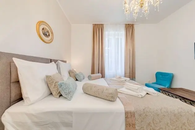 Premier Tek Büyük Yataklı Oda, Avlu Manzaralı