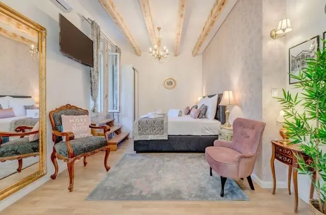 Royal Stüdyo, Bahçe Manzaralı
