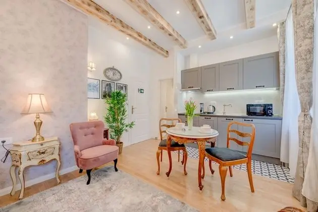 Royal Stüdyo, Bahçe Manzaralı
