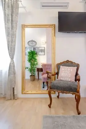 Royal Stüdyo, Bahçe Manzaralı