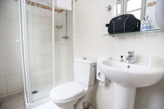 Dört Kişilik Oda, Özel Banyo