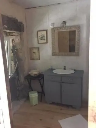 Tek Büyük veya İki Ayrı Yataklı Oda, Sigara İçilmez (La Jeune Fille A La Perle)