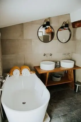 Comfort Apart Daire, Banyolu/Duşlu, Bahçe Manzaralı