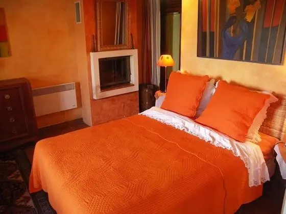 Classic Tek Büyük Yataklı Oda (Orange)