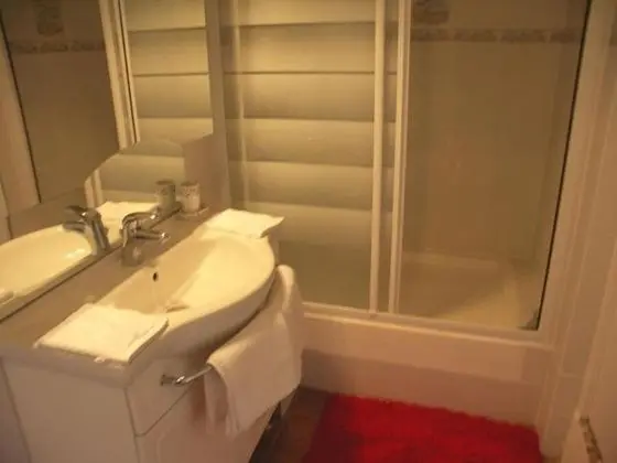 Classic Tek Büyük Yataklı Oda (Orange)