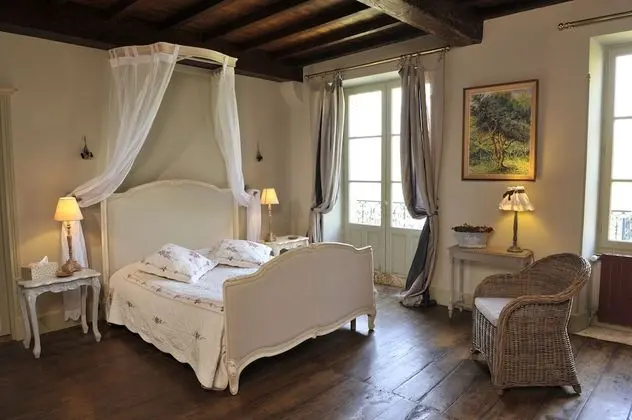 Tek Büyük Yataklı Oda, Banyolu/Duşlu, Bahçe Manzaralı (FIGUIER)