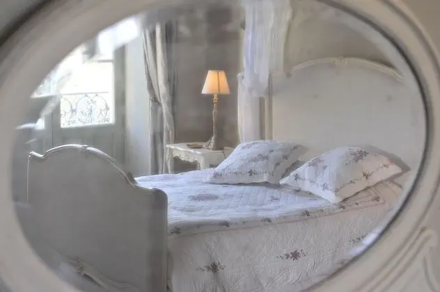 Tek Büyük Yataklı Oda, Banyolu/Duşlu, Bahçe Manzaralı (FIGUIER)