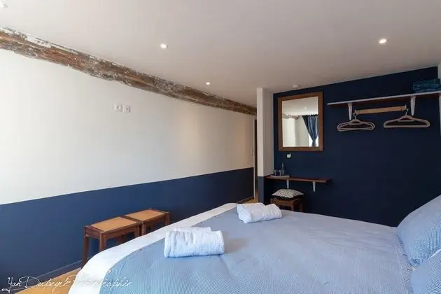 Tek Büyük Yataklı Oda (Entre parenthèses)