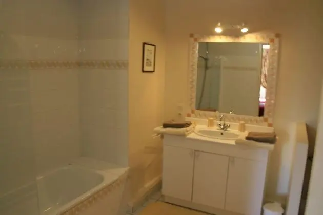 Classic Tek Büyük Yataklı Oda, Özel Banyo, Bahçe Manzaralı (XAVIER BRANICKI)