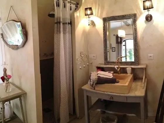 Comfort Tek Büyük Yataklı Oda, Banyolu/Duşlu, Bahçe Manzaralı