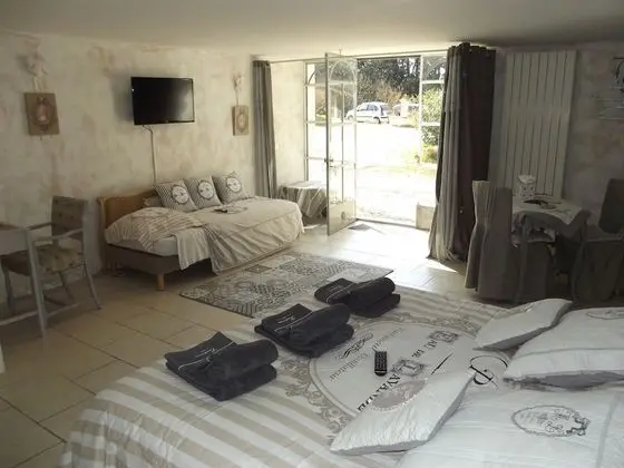 Comfort Üç Kişilik Oda, Banyolu/Duşlu, Bahçe Manzaralı