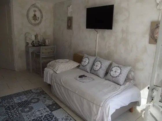 Comfort Üç Kişilik Oda, Banyolu/Duşlu, Bahçe Manzaralı