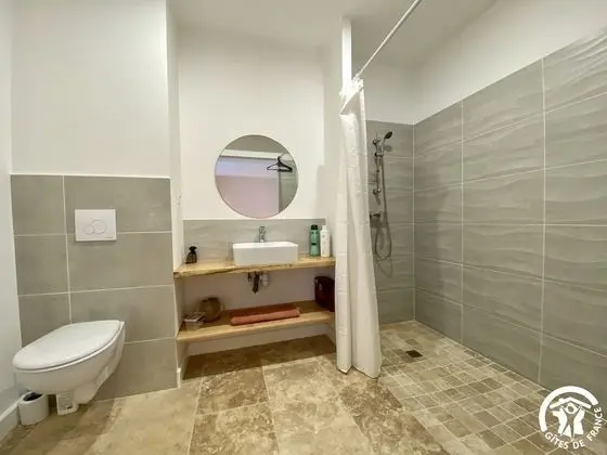 Chambre Confort Double ou avec lits jumeaux, accessible aux personnes à mobilité réduite (Mouline)