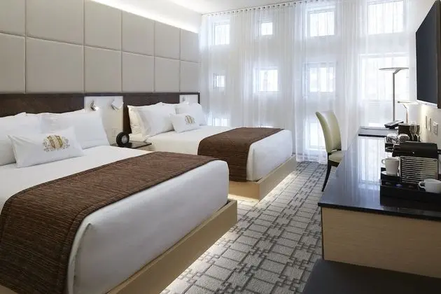 Deluxe Oda, 2 Büyük (Queen) Boy Yatak (450 SQFT  42 SQM)