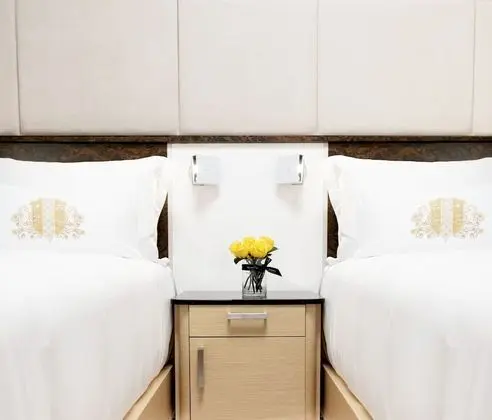Deluxe Oda, 2 Büyük (Queen) Boy Yatak (450 SQFT  42 SQM)