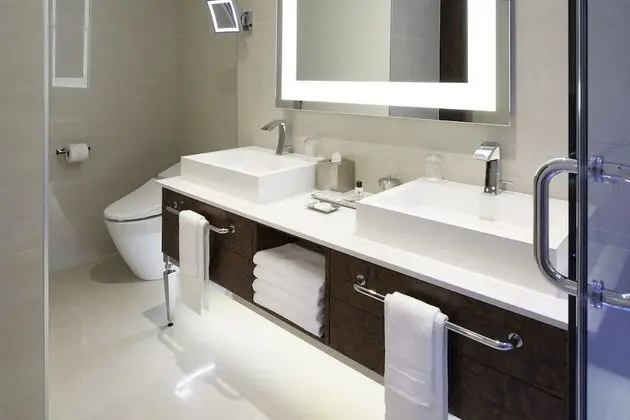 Deluxe Oda, 2 Büyük (Queen) Boy Yatak (450 SQFT  42 SQM)