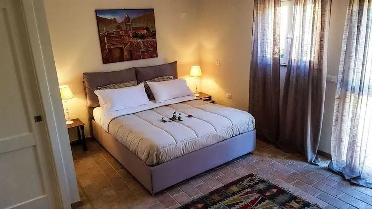 Kır Evi, Bahçe Manzaralı