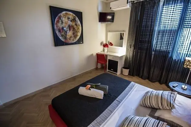 Tek Büyük veya İki Ayrı Yataklı Oda (private external bathroom)