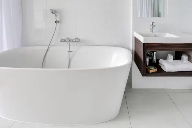 Comfort Oda, Denize Bakan