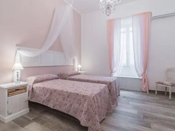 Comfort Tek Büyük veya İki Ayrı Yataklı Oda, Banyolu/Duşlu (Nennella)