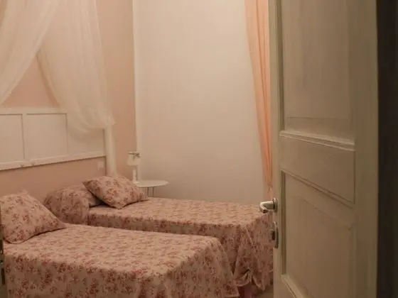 Comfort Tek Büyük veya İki Ayrı Yataklı Oda, Banyolu/Duşlu (Nennella)