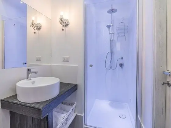 Comfort Tek Büyük veya İki Ayrı Yataklı Oda, Banyolu/Duşlu (Nennella)