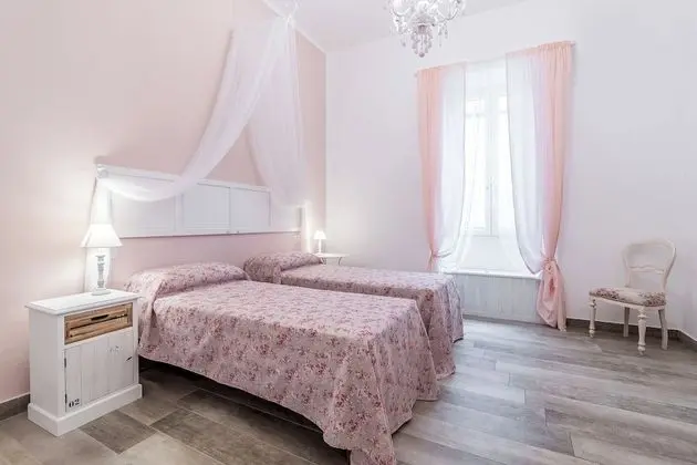 Comfort Tek Büyük veya İki Ayrı Yataklı Oda, Banyolu/Duşlu (Nennella)