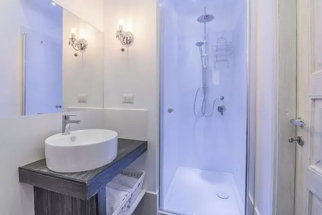 Comfort Tek Büyük veya İki Ayrı Yataklı Oda, Banyolu/Duşlu (Nennella)