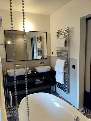 Deluxe Tek Büyük veya İki Ayrı Yataklı Oda, Kısmi Deniz Manzaralı (Poternes)