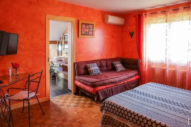 Üç Kişilik Oda (La Marocaine)