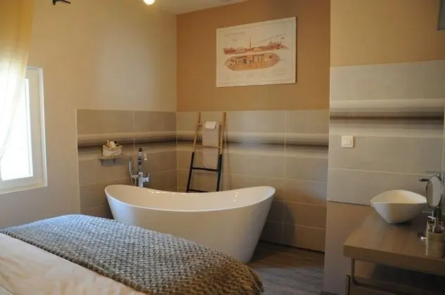 Tek Büyük Yataklı Oda (La Gabare)